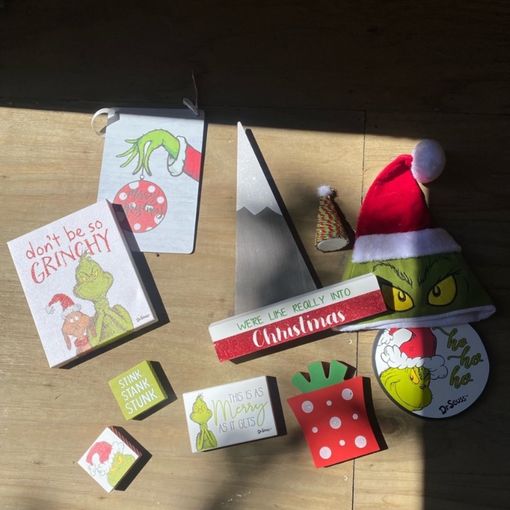 Grinch Decor Reserved